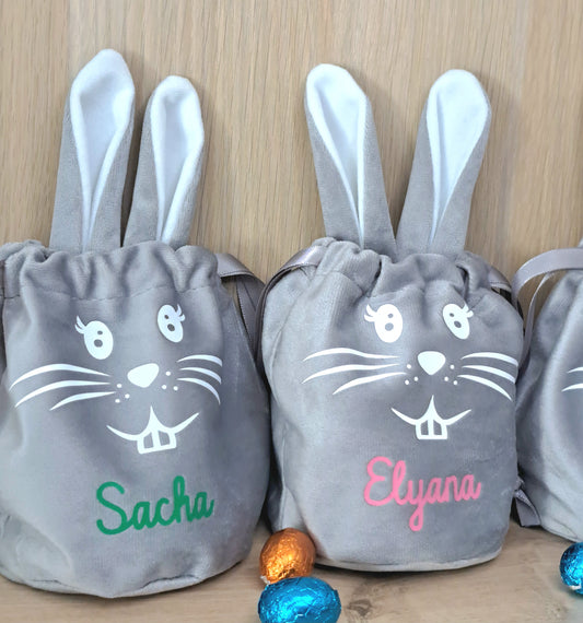 Le petit sac à oreilles de lapin en velours